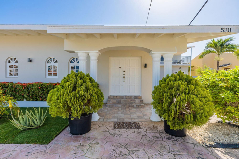 Exterior & Views 2, Sleeps 16 Palm Beach - 6BR Villa w Private Pool