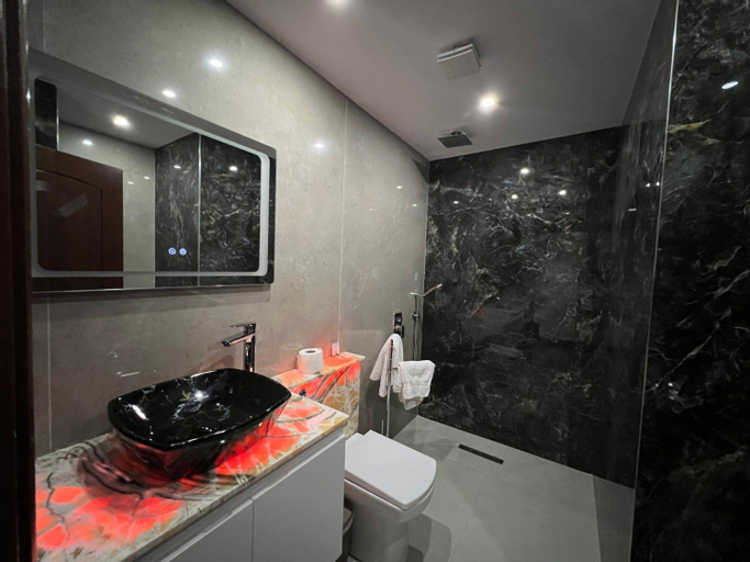 Bathroom 7