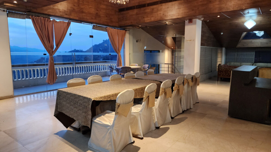 Food & Drinks 5, The Royal Ark, Solan