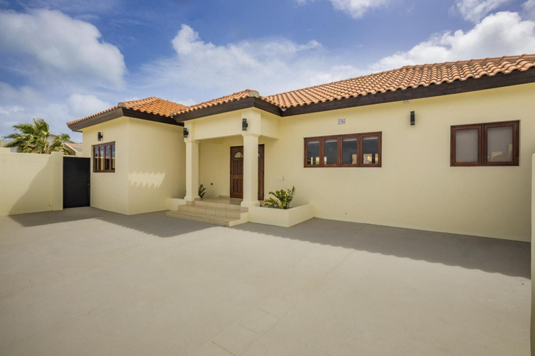 Exterior & Views, Remodeled 3BR w Private Pool Close to Palmbeach