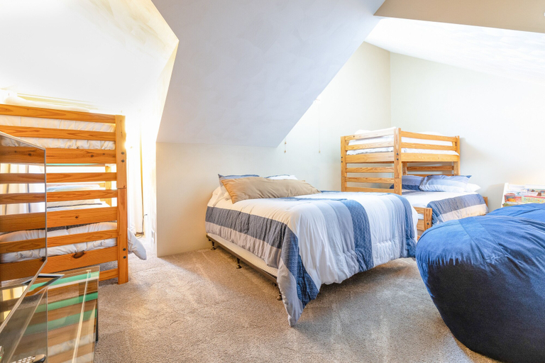 Bedroom 3, Seven Springs 2BR Loft Premium Condo, sleeps 11! by RedAwning, Somerset
