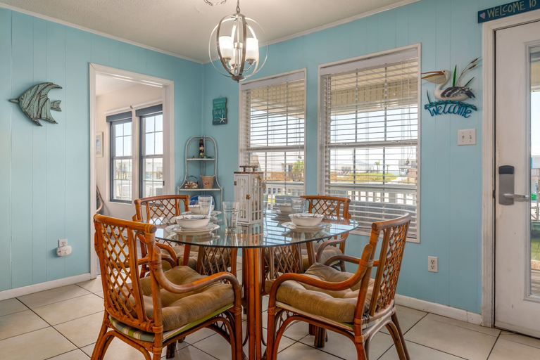 Dining 2, Sunset Point - 2249 Mallard St 3 Bedroom Home by RedAwning, Mobile