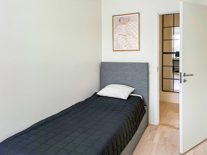 Bedroom, Room in Guest Room - 5 Min Walk Eurovision Hyllie, Malmö