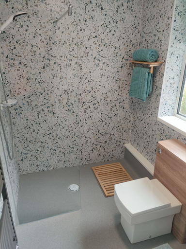 Bathroom 2, Split Level Bungalow - Sleeps4 - Close to Walks, Nottinghamshire