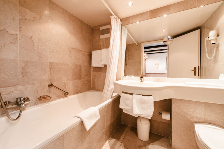 Bathroom 4, Hotel Ochsen, Alb-Donau-Kreis