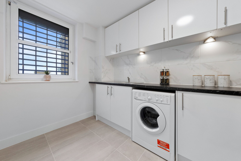 Others 5, Serviced Ensuite Room Crystal Palace London Se20, London