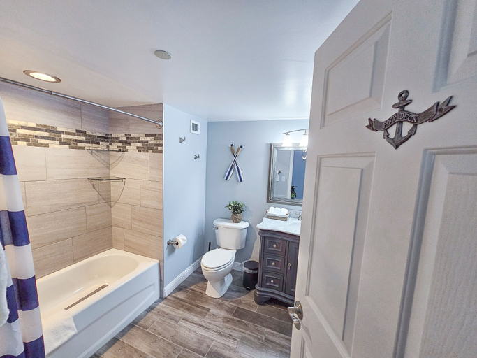Bathroom 5, 204b 2 Bedroom Condo, Horry