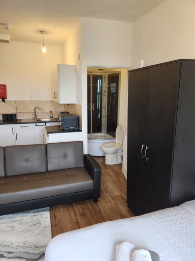 Bedroom 2, 1 Bed Flat - Sleeps 3 - Parking - Wifi, Kent