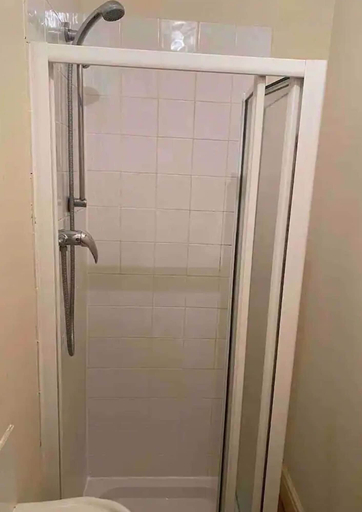 Bathroom 2, Flat 3, 52 Sneinton Hermitage Nottingham NG2 4BS, Nottingham