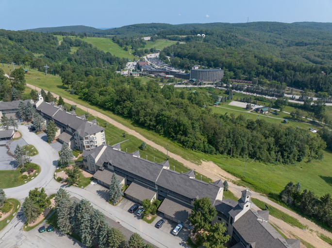 Exterior & Views 2, Stoneridge 3BR Standard Condo, Sleeps 8 by RedAwning, Somerset