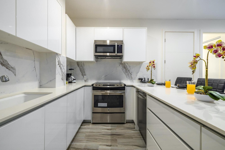 Others 3, Palm Beach Aruba 3BR 2BA Close to Beach