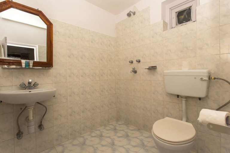 Bathroom 5, Tuki Resort, Gandaki