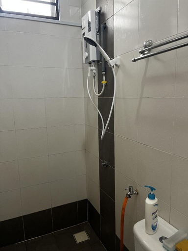 Bathroom 2, Bahanis Homestay Suci Bandar Ainsdale, Seremban, Seremban