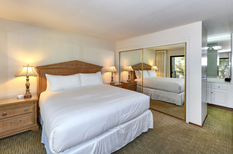 Room 3, 808 Augusta Cir 3 Bedroom Home by RedAwning, Napa