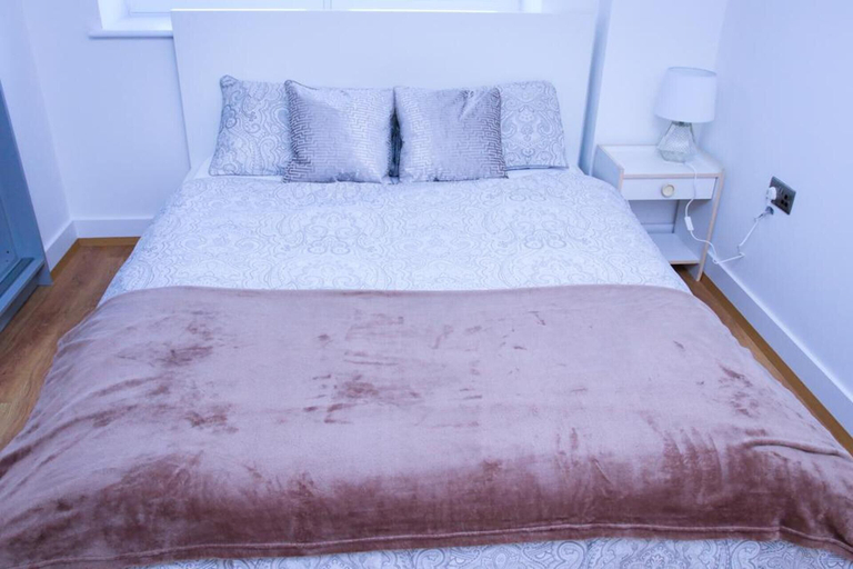 Bedroom 2, Thout Seaview Luxury Apartment, London