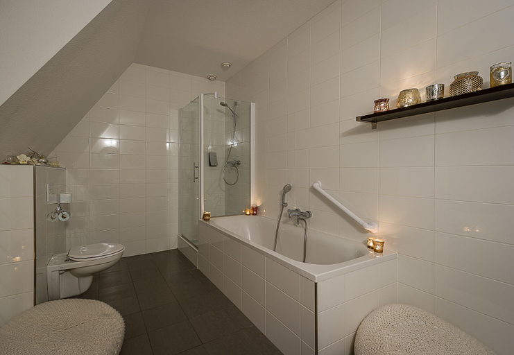 Bathroom 5, Auberge Vincent, Nuenen c.a.