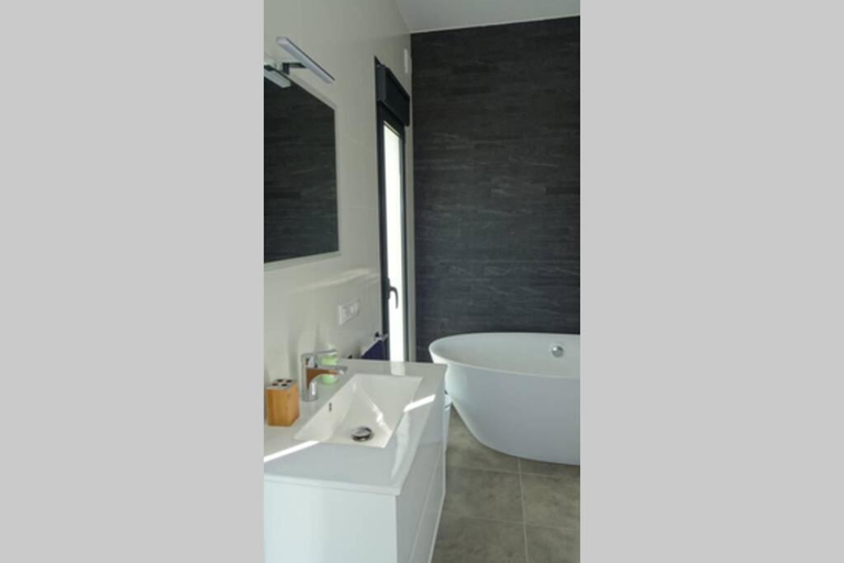 Bathroom, El Sol Blanco, luxe villa aan de Costa Blanca, Alicante