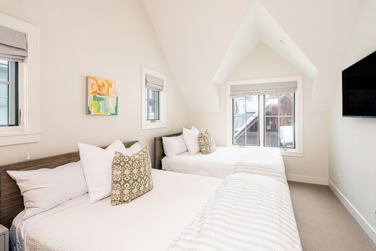 Room, 330 W Pacific B 3 Bedroom Townhouse by RedAwning, San Miguel