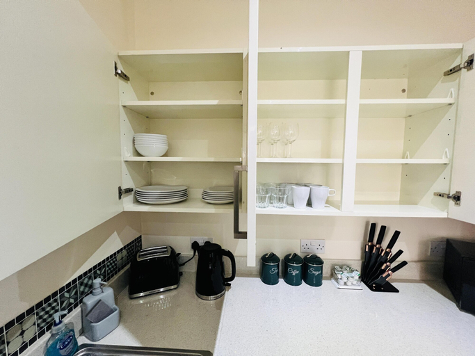 Others 3, 1-bed Apartment in Ealing - 2mins From Station, London