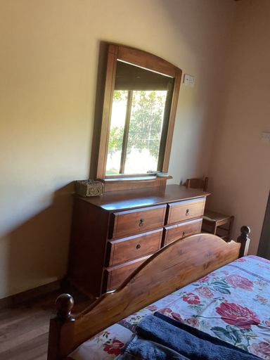 Room 5, Beautiful 3 Bedr House in Arakapas With Fireplace