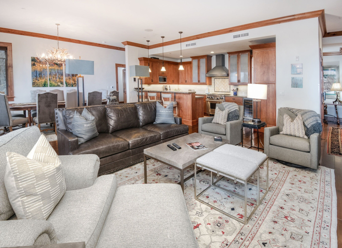 Living area 3, Hummingbird C102 4 Bedroom Condo by RedAwning, Eagle
