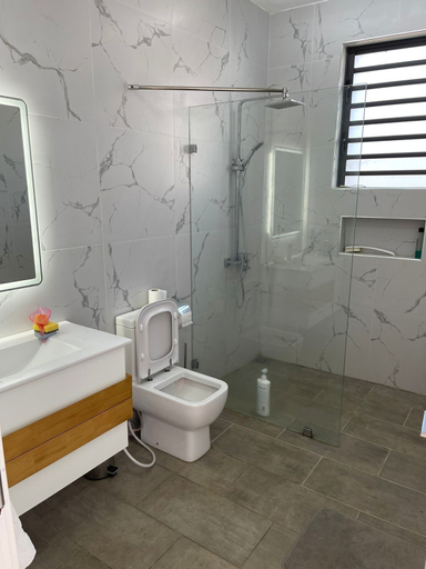 Bathroom, Impeccable Luxury 3-bed Apartment in Albion, Black River