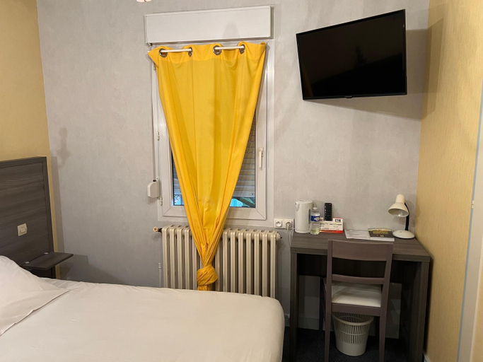 Bedroom 5, Logis Hotels - Le Saint Clement - Hotel Restaurant, Gironde