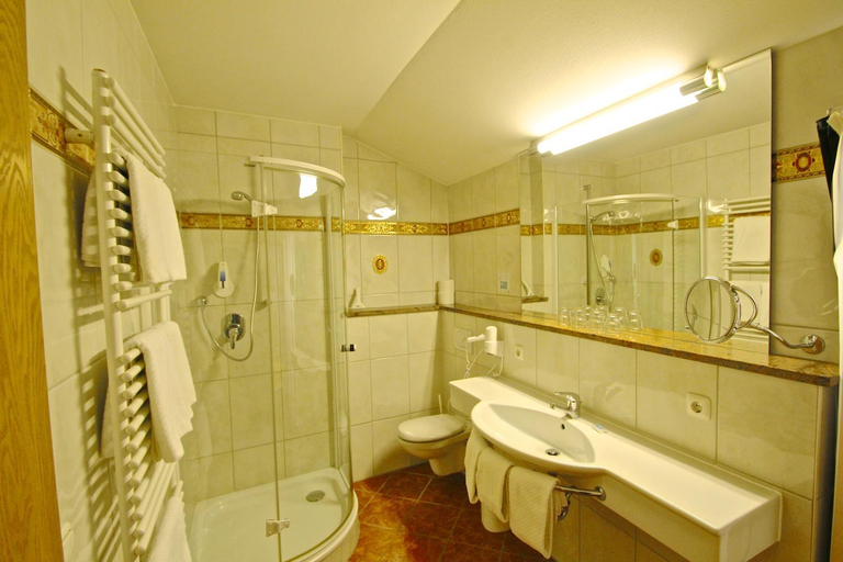 Bathroom 2, Alpenhotel Weiherbach, Berchtesgadener Land