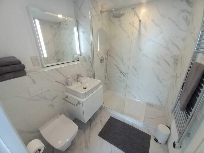 Bathroom, Stunning 1-bed Luxury Studio in Gibraltar, Gibraltar