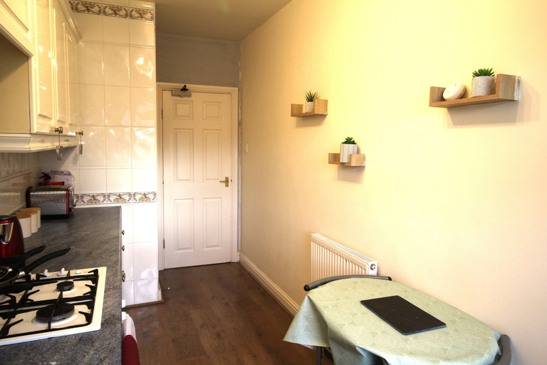 Others 5, Doncaster Central Apartment Sleeps 5 Very Quiet, Doncaster