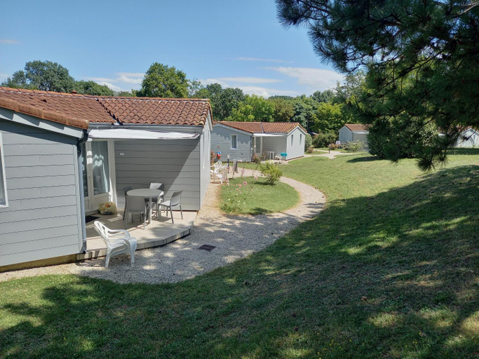 Others 4, Le Hameau de Saintonge, Charente-Maritime