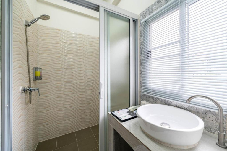 Bathroom 5, The Ram Hotel, Min Buri