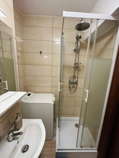 Bathroom 5, City View Rooms, Warsaw