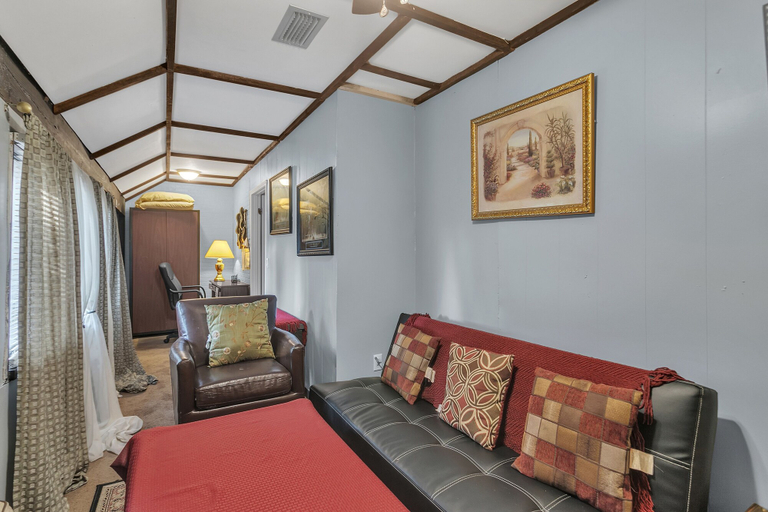 Interior 2, Centrally Located 4br Stonecrest Condo 4 Bedroom Condo by RedAwning, DeKalb