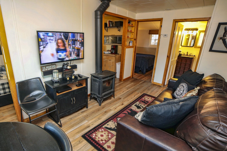 Living area 4, Lazy R Cottages: 5 2 Bedroom Cabin, Larimer