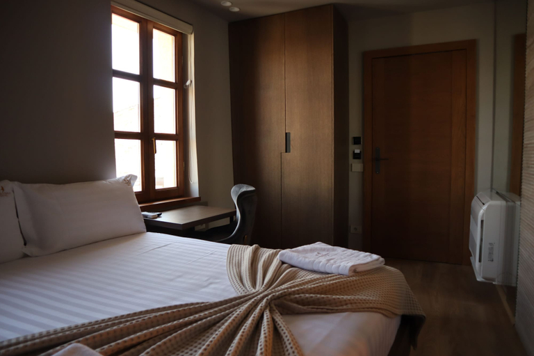 Bedroom 2, Hani i Gjelit Hotel Korce, Korçës