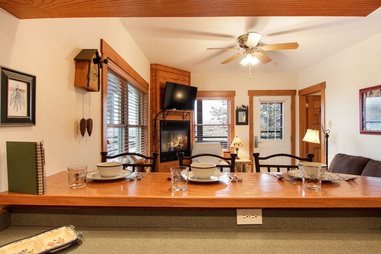 Dining, Powell Peak 104 1 Bedroom Condo by RedAwning, Larimer
