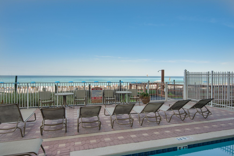 Pool 3, Gulf Front Master Suite! Directly On The Beach! 3 BR / 2 BA! Sleeps 8!, Bay