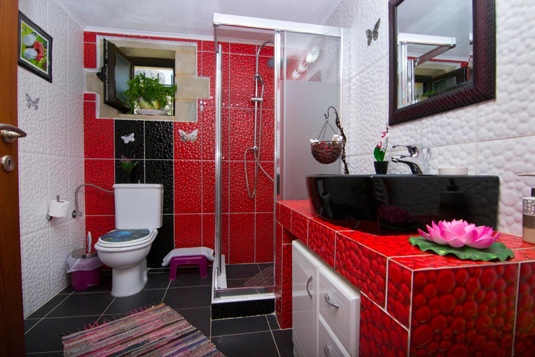Bathroom, Mansion Rokka, Crete