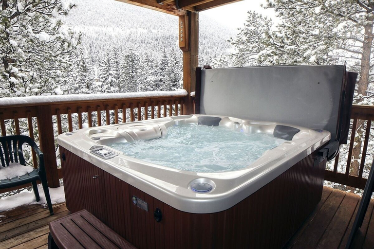 Outdoor spa tub, Fawn Valley Inn: 303 1 Bedroom Apts, Larimer