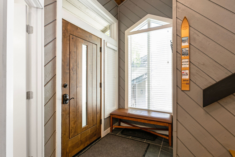 Interior entrance, 98 Ridgepoint 4 Bedroom Condo by RedAwning, Eagle