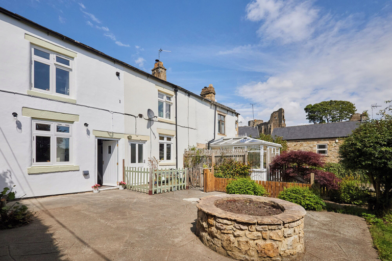 Exterior & Views 2, Host Stay Castle View Cottage, Durham