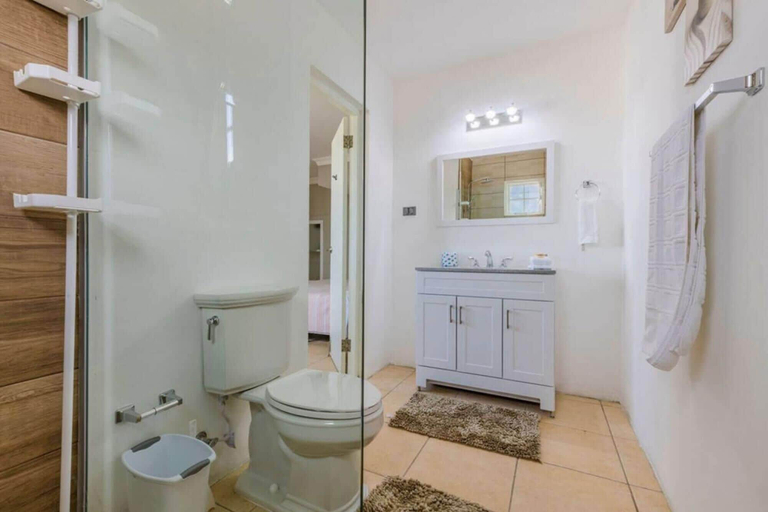 Bathroom 4, Remodeled 6BR - Privatepool Gameroom Close2beach