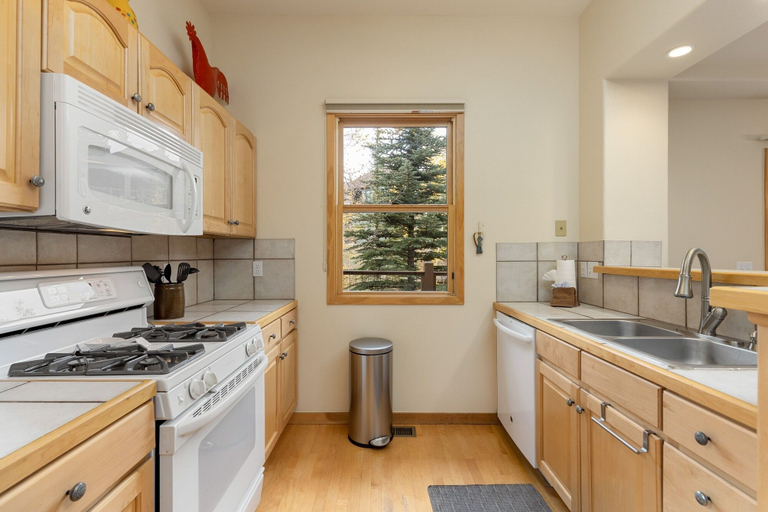 Private kitchen 3, 1952 Northstar 3 Bedroom Townhouse by RedAwning, Summit