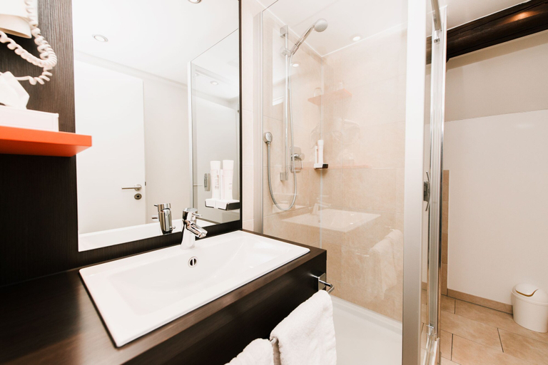 Bathroom 4, Hotel Ochsen, Alb-Donau-Kreis