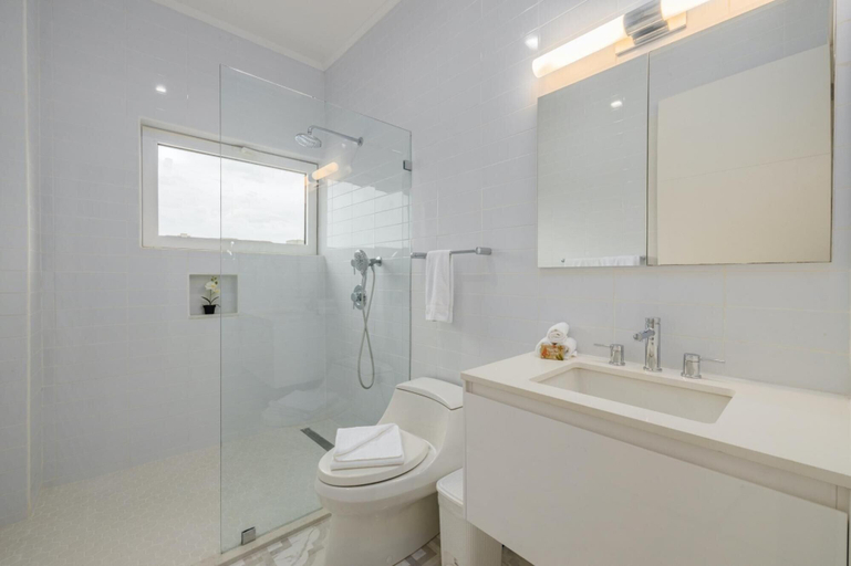 Bathroom 2, Palm Beach Aruba 3BR 2BA Close to Beach