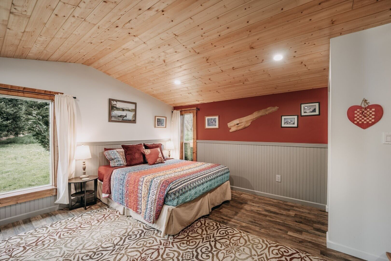 Bedroom 3, 71mf- Rustic - Pets Ok - Sleeps 4 1 Bedroom Cabin by RedAwning, Whatcom