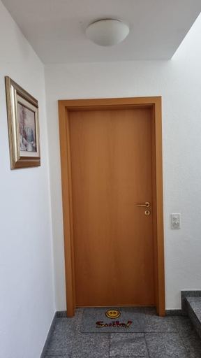 Others 2, A u r o r a Central Room climatizzata vicino FFS, Bellinzona