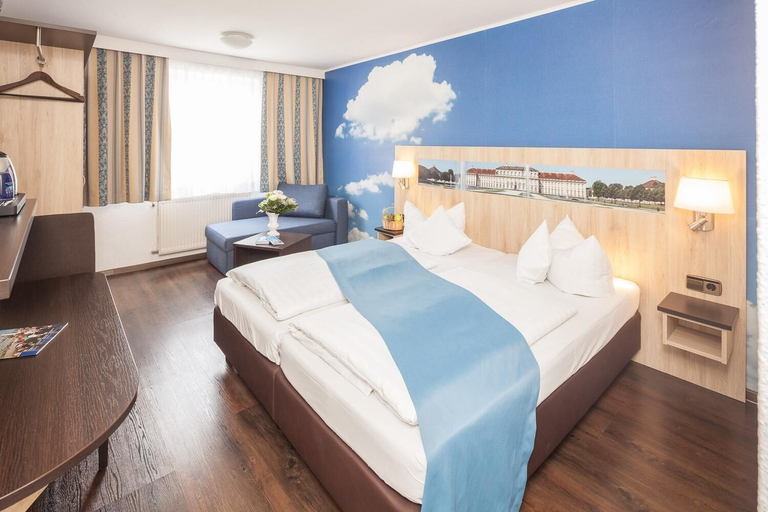 Bedroom 4, Hotel Blauer Karpfen, München