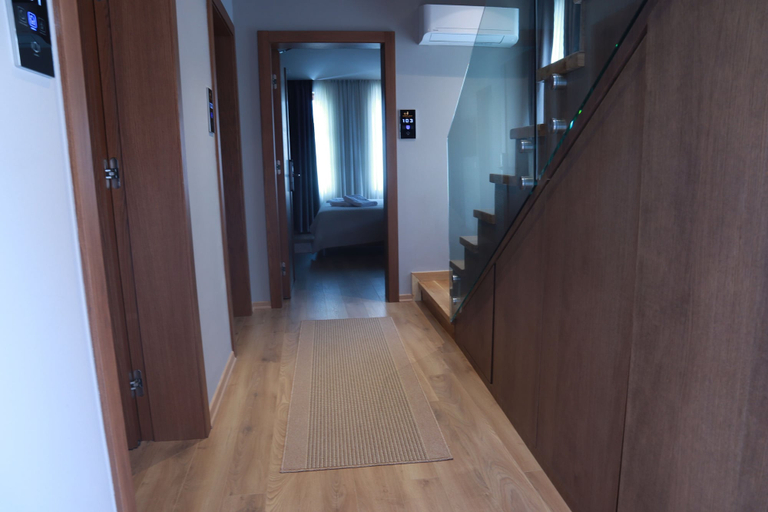 Others 5, Hani i Gjelit Hotel Korce, Korçës